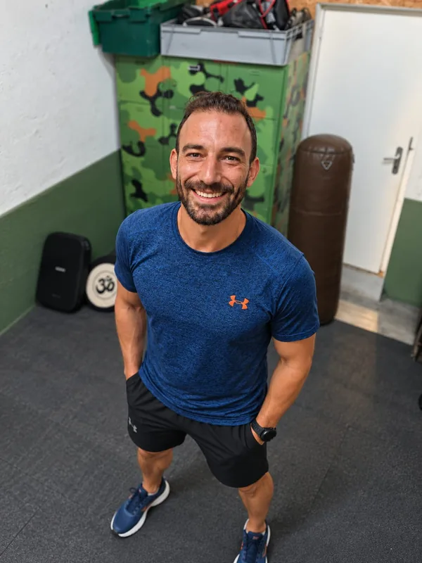 Clément, pratiquant de RYS' SYSTEMA, dans la salle du club