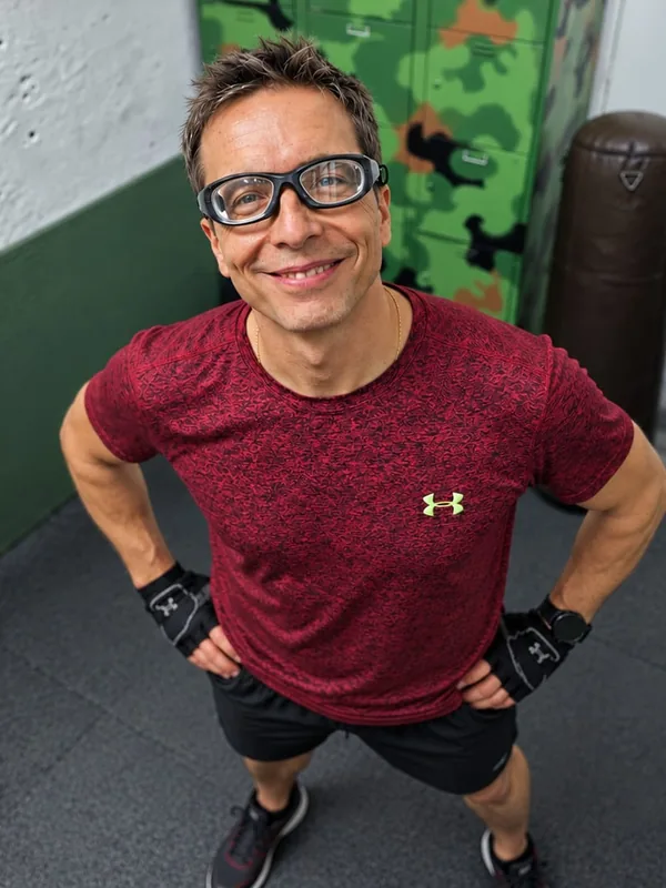 Nicolas, pratiquant de RYS' SYSTEMA, dans la salle du club